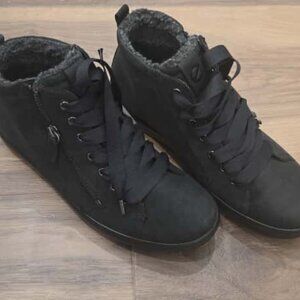 ECCO Soft 7 TRED Gore-TEX High Sneaker Womens size EU38/US 7 in Black Oil Nubuck